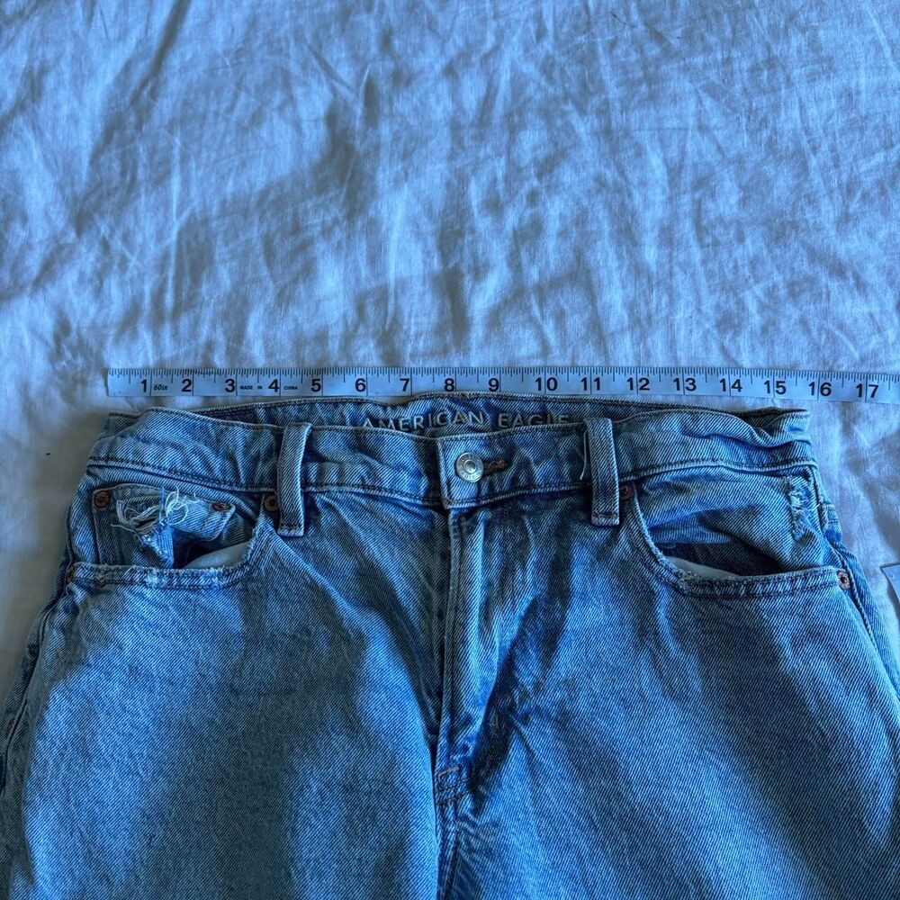 American Eagle lightwash barrel jeans size 6 - Picture 8 of 8